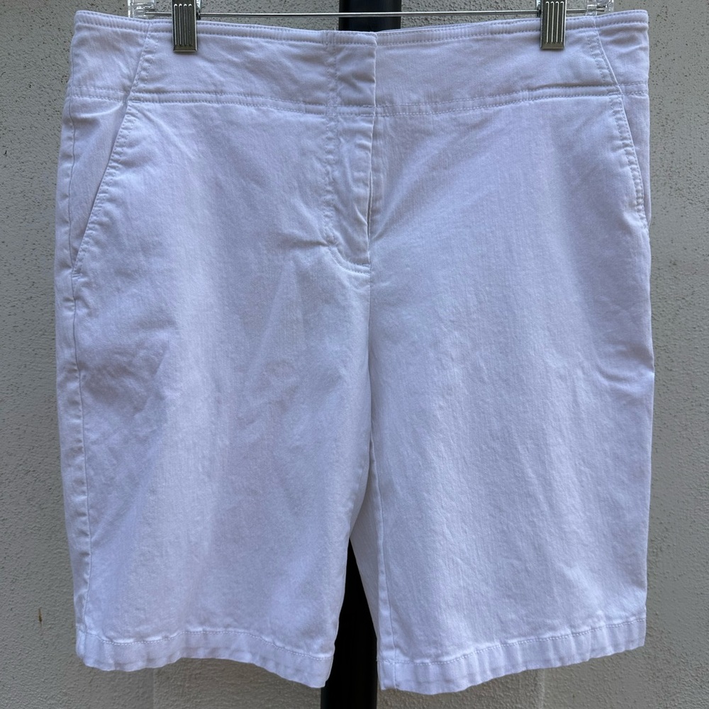 Izod White Women's Bermuda Golf Shorts